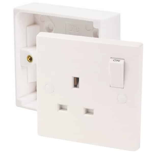 Enkele Lichtschakelaar met 13A Stopcontact en Opbouwdoos - Compleet Elektrisch Schakelmateriaal